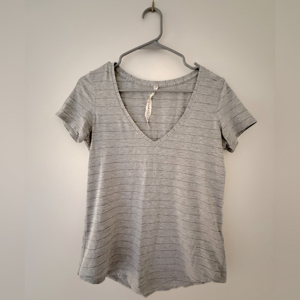 Lululemon v-neck t-shirt, size 2